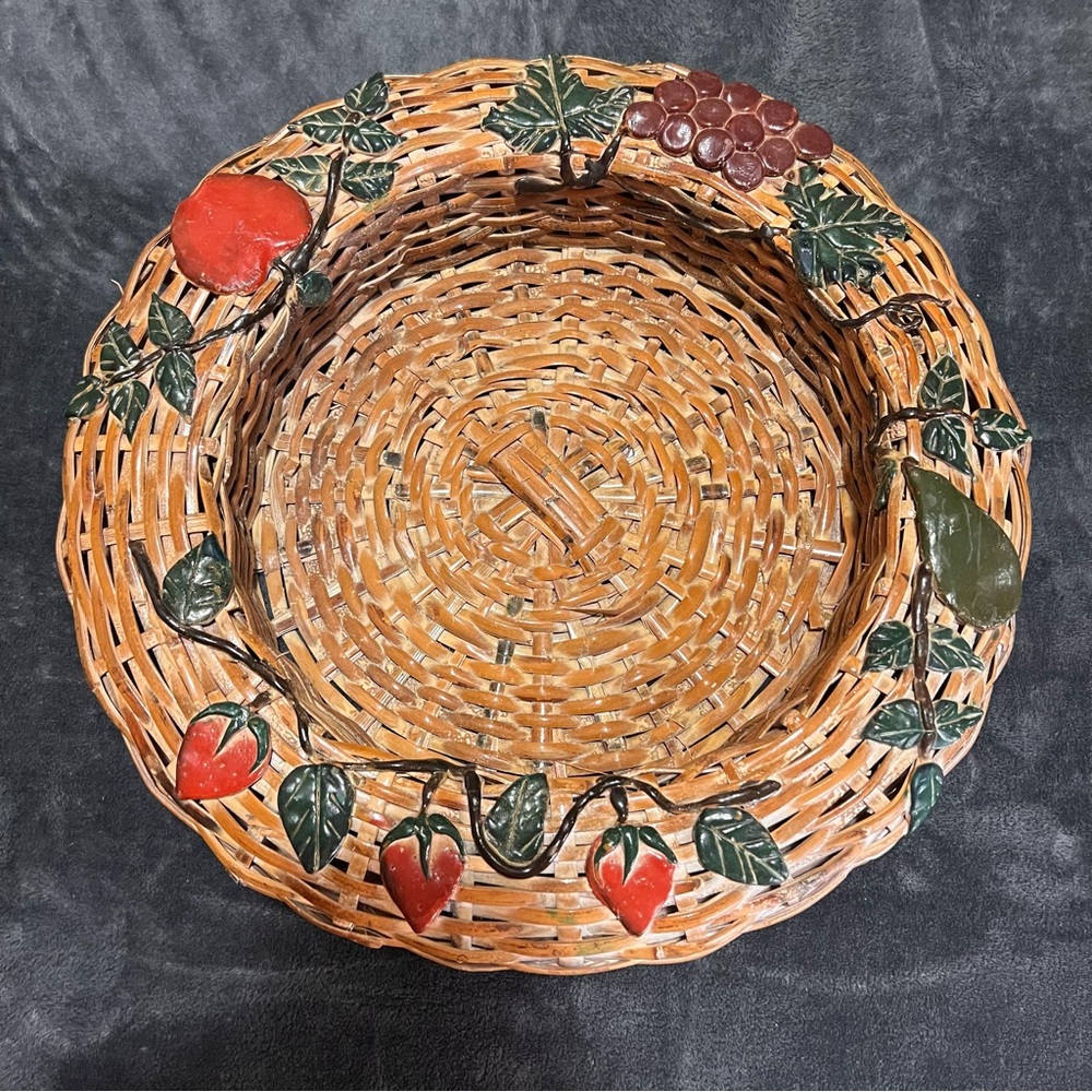 Wicker Basket with Fruit design